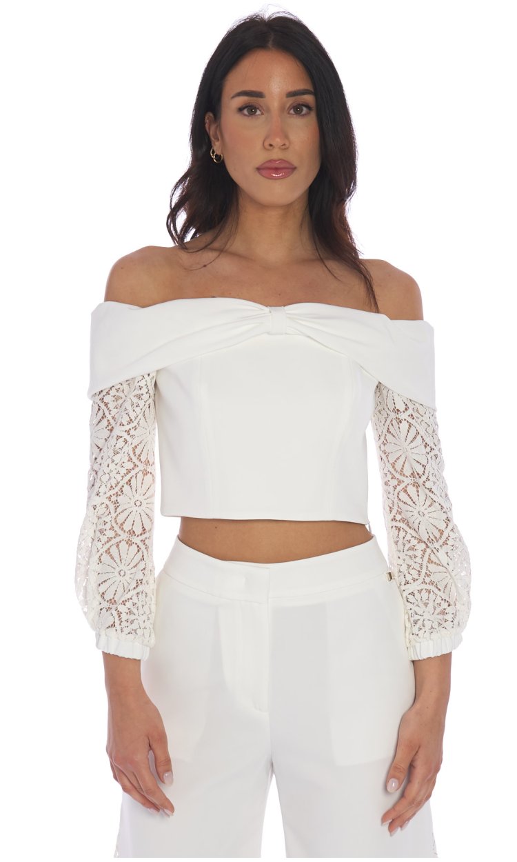 LUCKYLU TOP WITH LACE SLEEVES